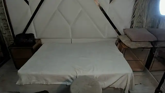 Snapshot of Shara_Oz chatting on 02-14-26, 03:18 Shara Oz online show from 02-14-26, 03:18