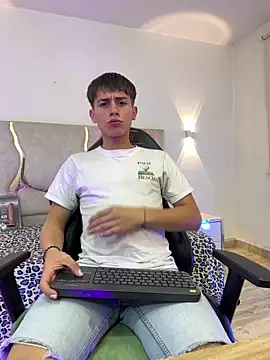 EVAN TAY online show from 02-10-26, 03:05