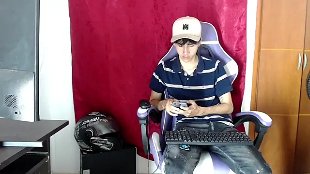 Snapshot of Johnny_cagee_ chatting on 03-01-26, 12:10 Johnny cagee online show from 03-01-26, 12:10