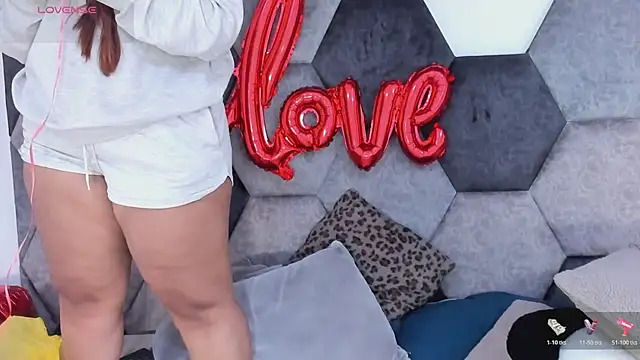 Snapshot of DulceJones chatting on 02-12-26, 08:19 DulceJones online show from 02-12-26, 08:19