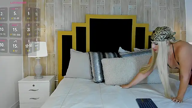 Snapshot of WenFox chatting on 02-10-26, 12:04 WenFox online show from 02-10-26, 12:04