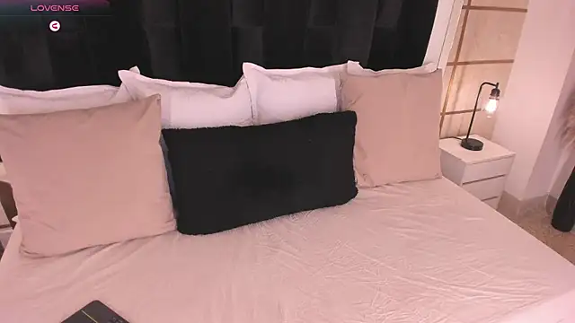 Crystal Rose   online show from 06-18-26, 02:54