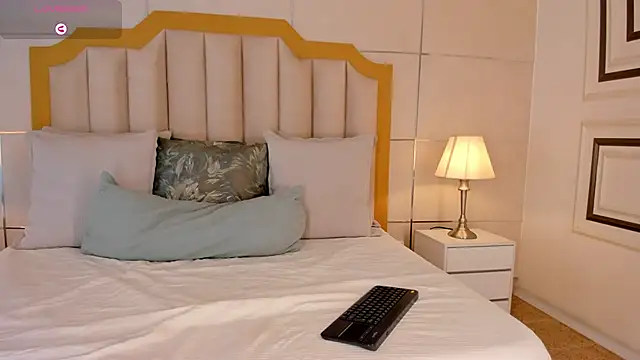 Crystal Rose   online show from 03-05-26, 11:51