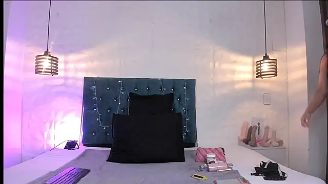 Snapshot of samantha_foxyy chatting on 06-18-26, 11:37 samantha foxyy online show from 06-18-26, 11:37