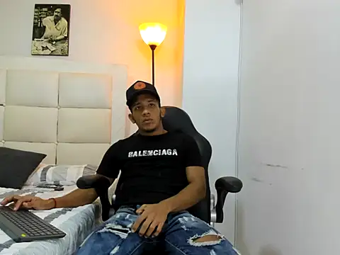 Snapshot of ricky_spensar23cm_ chatting on 02-19-26, 02:30 ricky spensar23cm online show from 02-19-26, 02:30