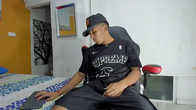 ricky spensar23cm  online show from 03-04-26, 02:08