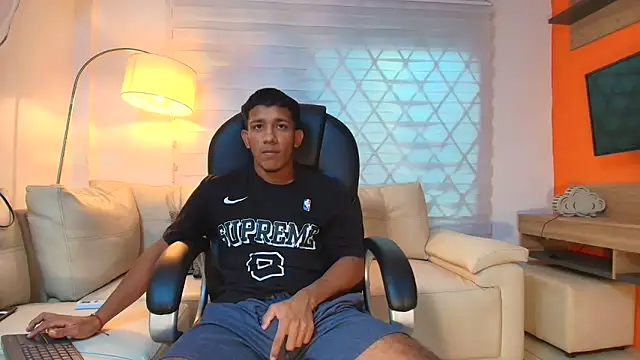 ricky spensar23cm  online show from 03-25-26, 02:12