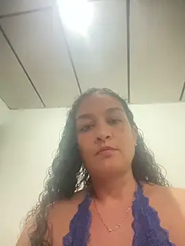 Snapshot of Rosalinda_77 chatting on 05-18-26, 09:41 Rosalinda 77 online show from 05-18-26, 09:41