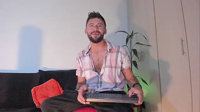 Snapshot of Erickpritz_xh chatting on 05-15-26, 02:09 Erickpritz xh online show from 05-15-26, 02:09