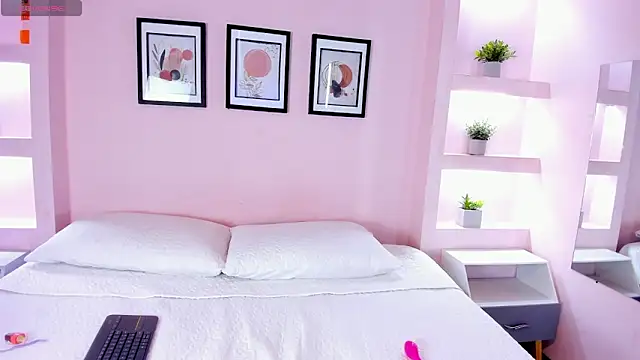 Snapshot of Sophia_Salem chatting on 02-07-26, 12:13 Sophia Salem online show from 02-07-26, 12:13