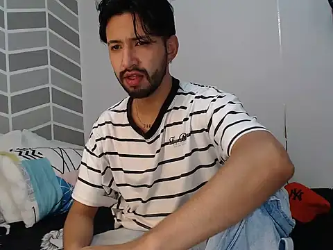 thomass1018 online show from 06-19-26, 03:23