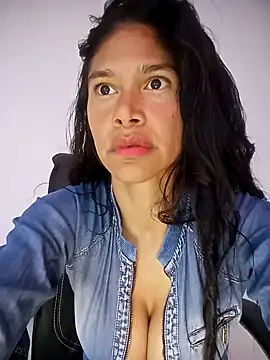 Snapshot of _aish_a chatting on 02-13-26, 12:05 aish a online show from 02-13-26, 12:05