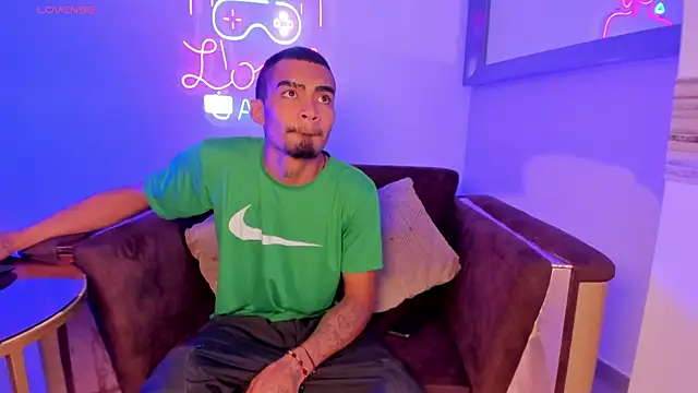 Snapshot of Rpoolrboy chatting on 02-04-26, 12:11 Rpoolrboy online show from 02-04-26, 12:11