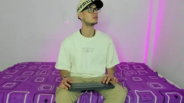 Snapshot of Vlad__night chatting on 02-12-26, 12:05 Vlad night online show from 02-12-26, 12:05