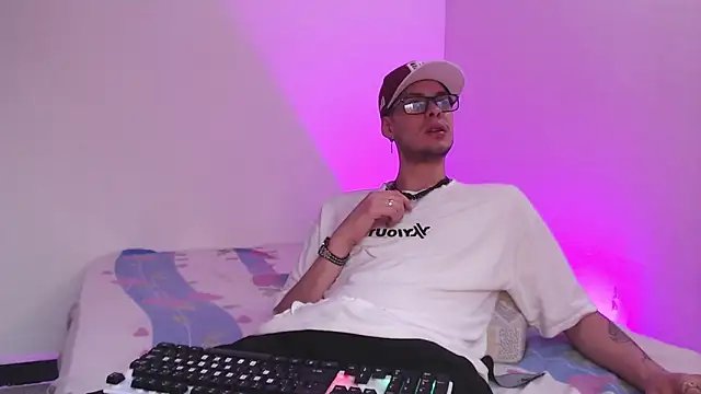 Snapshot of Vlad__night chatting on 02-10-26, 12:04 Vlad night online show from 02-10-26, 12:04