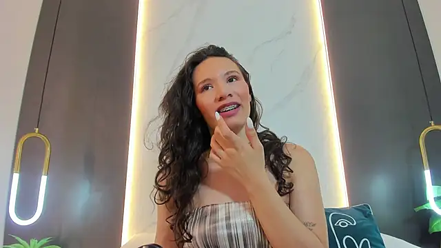 Snapshot of valeryn__rosse chatting on 02-27-26, 02:12 valeryn rosse online show from 02-27-26, 02:12