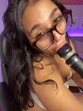 Snapshot of Violetta_pinkk1 chatting on 02-20-26, 06:26 Violetta pinkk1 online show from 02-20-26, 06:26