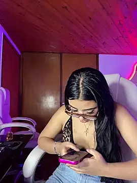 Snapshot of Violetta_pinkk1 chatting on 02-27-26, 04:23 Violetta pinkk1 online show from 02-27-26, 04:23