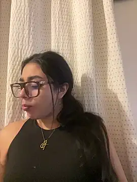 Snapshot of Violetta_pinkk1 chatting on 02-16-26, 04:33 Violetta pinkk1 online show from 02-16-26, 04:33