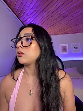 Snapshot of Violetta_pinkk1 chatting on 02-01-26, 04:11 Violetta pinkk1 online show from 02-01-26, 04:11