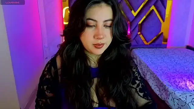 Snapshot of Luvienne chatting on 04-22-26, 07:31 Luvienne online show from 04-22-26, 07:31