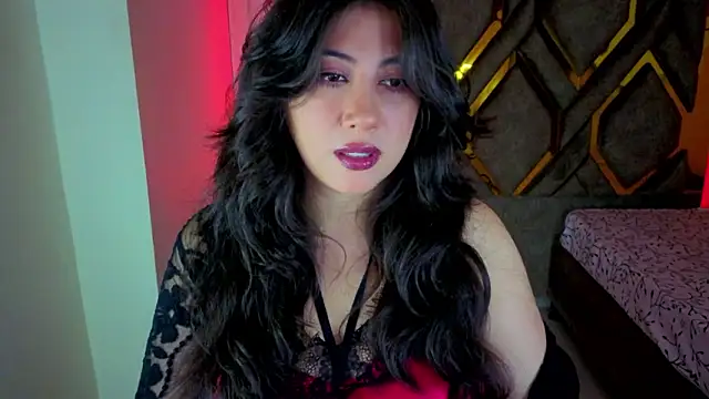 Luvienne online show from 02-15-26, 07:24