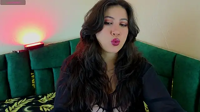 Luvienne online show from 04-16-26, 07:14