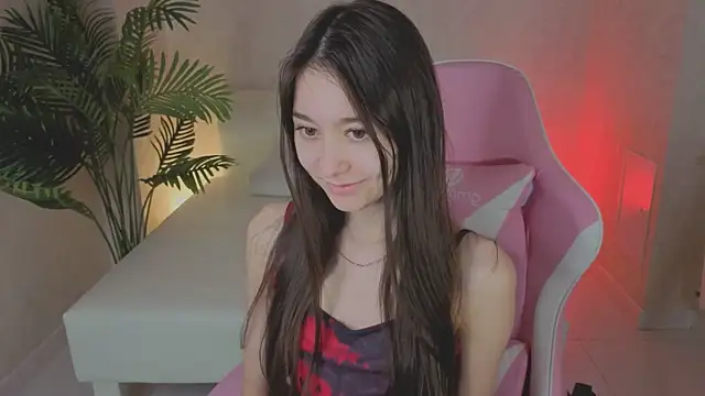 Snapshot of Nicole_Brownie chatting on 06-01-26, 12:44 Nicole Brownie online show from 06-01-26, 12:44