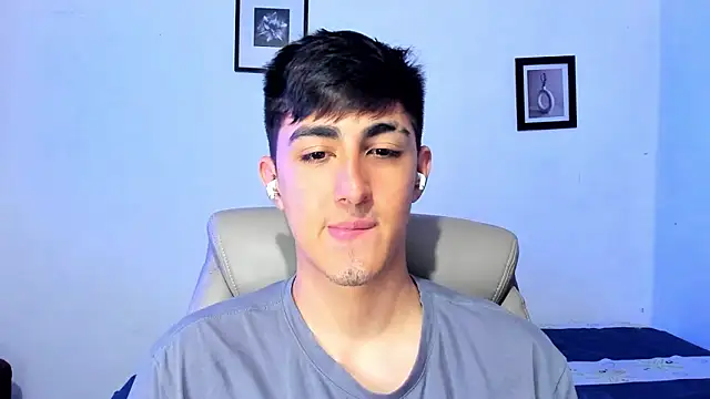 Snapshot of babyted272 chatting on 02-05-26, 06:53 babyted272 online show from 02-05-26, 06:53