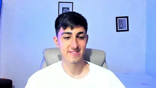 Snapshot of babyted272 chatting on 03-04-26, 01:24 babyted272 online show from 03-04-26, 01:24