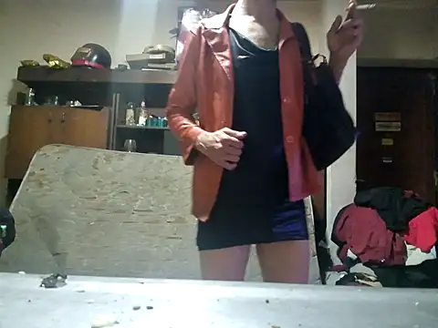 Snapshot of veronicatvcroosleather chatting on 06-07-26, 03:12 veronicatvcroosleather online show from 06-07-26, 03:12