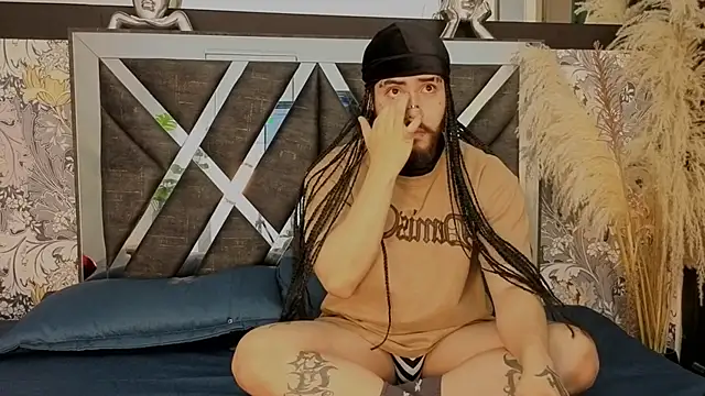 Snapshot of Benny_and_Mark chatting on 02-11-26, 04:12 Benny and Mark online show from 02-11-26, 04:12