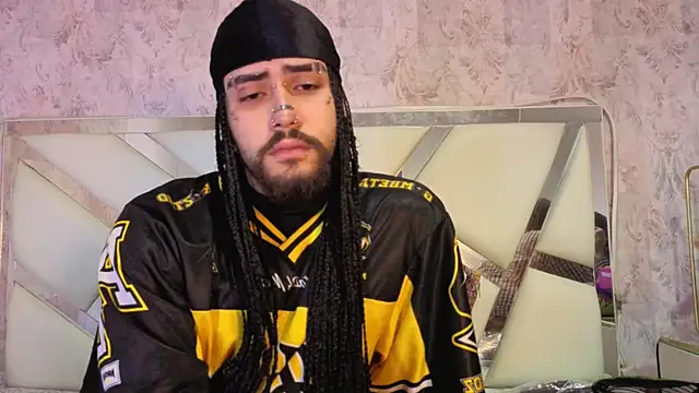 Snapshot of Benny_and_Mark chatting on 02-25-26, 04:01 Benny and Mark online show from 02-25-26, 04:01