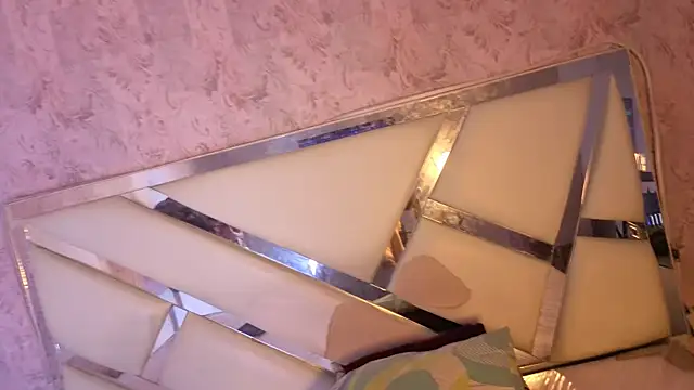 Snapshot of Benny_and_Mark chatting on 02-28-26, 03:39 Benny and Mark online show from 02-28-26, 03:39