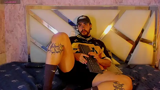 Snapshot of Benny_and_Mark chatting on 02-05-26, 04:08 Benny and Mark online show from 02-05-26, 04:08