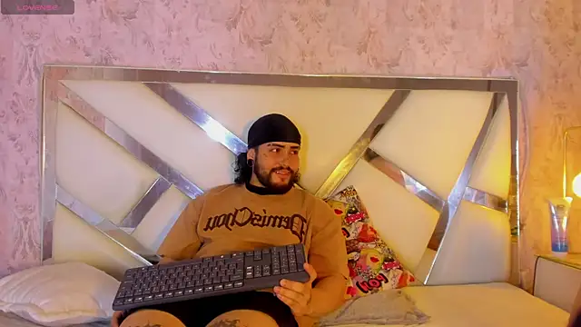 Snapshot of Benny_and_Mark chatting on 02-06-26, 03:57 Benny and Mark online show from 02-06-26, 03:57