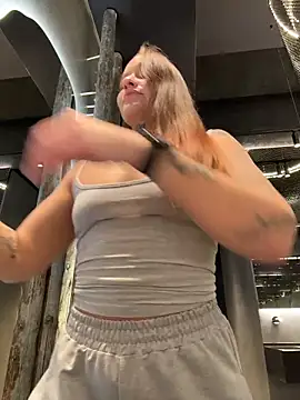 Snapshot of KishaMur chatting on 02-12-26, 04:01 KishaMur online show from 02-12-26, 04:01