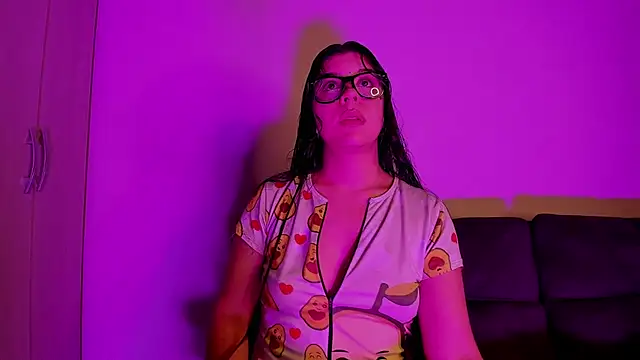 ViolettM online show from 02-09-26, 03:59