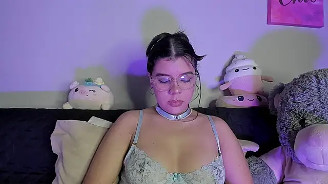 ViolettM online show from 04-16-26, 02:01