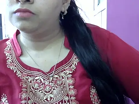 Cute Aliyaa online show from 04-17-26, 09:45