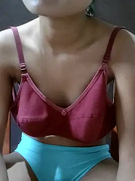 Snapshot of twinkle20 chatting on 02-03-26, 06:22 twinkle20 online show from 02-03-26, 06:22