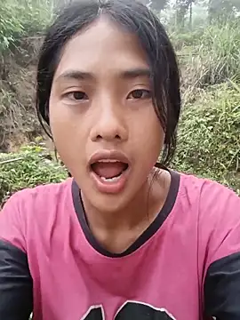 Snapshot of Hoa-tuylip chatting on 05-22-26, 12:41 Hoa-tuylip online show from 05-22-26, 12:41