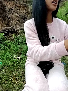 Snapshot of Hoa-tuylip chatting on 05-02-26, 12:27 Hoa-tuylip online show from 05-02-26, 12:27