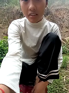 Snapshot of Hoa-tuylip chatting on 04-24-26, 12:56 Hoa-tuylip online show from 04-24-26, 12:56