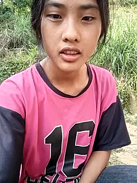 Snapshot of Hoa-tuylip chatting on 05-15-26, 11:58 Hoa-tuylip online show from 05-15-26, 11:58