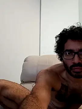 Snapshot of Batou1683 chatting on 06-08-26, 06:19 Batou1683 online show from 06-08-26, 06:19