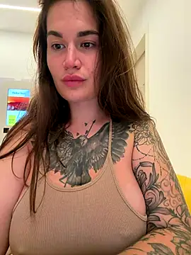 Snapshot of TattooGirlAlia chatting on 10-01-25, 05:39 TattooGirlAlia online show from 10-01-25, 05:39