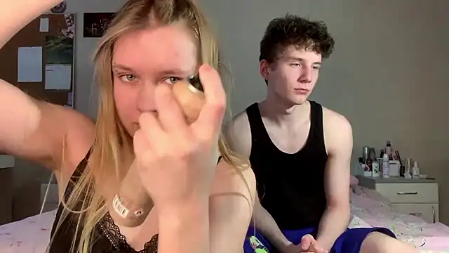 Snapshot of FloraCouple chatting on 03-01-26, 12:27 FloraCouple online show from 03-01-26, 12:27