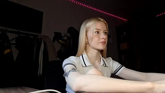 Snapshot of ChongTreece chatting on 02-07-26, 06:21 ChongTreece online show from 02-07-26, 06:21