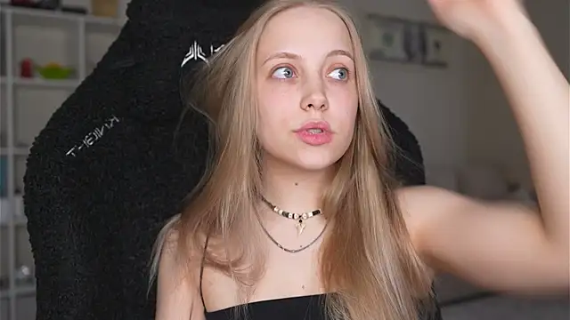 Snapshot of Appr0ved_ chatting on 05-04-26, 03:26 Appr0ved online show from 05-04-26, 03:26